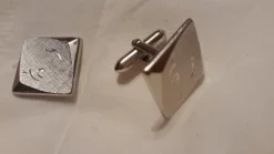 Tradera Övriga Smycken<manschettknappar silverfärgad metall 20x20 cm !