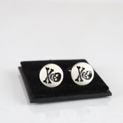 Tradera Manschettknappar<Manschettknappar, silverpläterad mässing, emalj, Skull & Bones, Skultuna