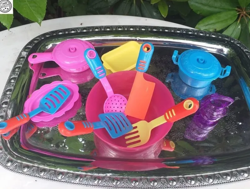 Tradera Matlagnings leksaker pannor lock hålsil stekspadar fatt mm för lek> Experimentlådor & Vetenskap