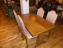 Tradera Matsalsmöbel i Ek med 4 st klädda stolar.^ Möbler