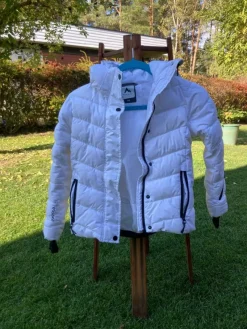 Tradera Alpint<Mc Kinley, vit skidjacka, storlek 140 i gott skick!