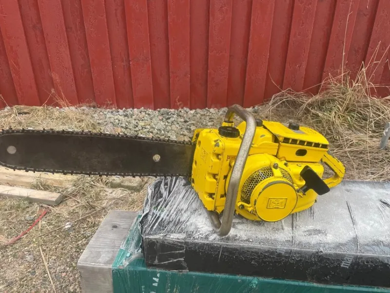 Tradera Trädgårdsmaskiner<Mcculloch 200 veteran motorsåg, fungerar!