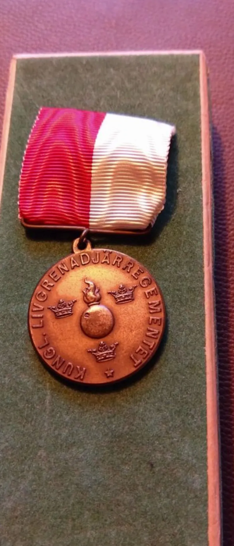 Tradera Medalj - Kungl. Livgrenadjärregementet. 1954> Militära Samlarsaker
