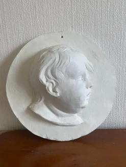 Tradera Medaljong - skulptur - relief - pojkansikte^ Reliefer