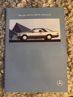 Tradera Mercedes-Benz 230 CE, 300 CE, 300 CE-24 Broschyr> Fordonslitteratur