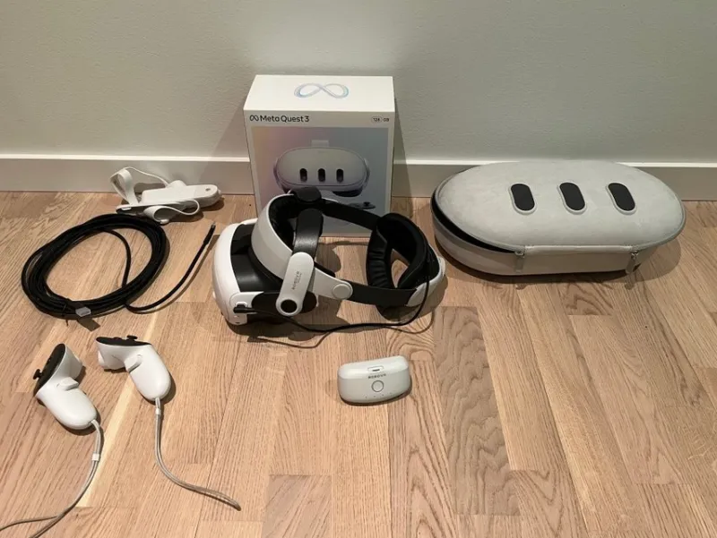 Tradera Övrigt Dator- & Tv-spel<Meta Quest 3 VR-headset med tillbehör