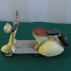 Tradera Leksaks- & Samlarbilar<Metall Vespa Scooter Modell - Retro Design