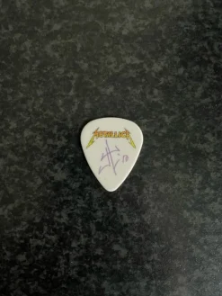 Tradera Musikmemorabilia<Metallica plektrum , turné , James Hetfield , ifrån 2010