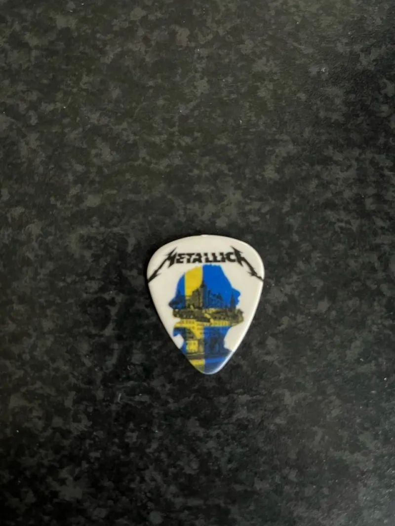 Tradera Musikmemorabilia<Metallica plektrum ifrån spelning i Stockholm 7/5-18