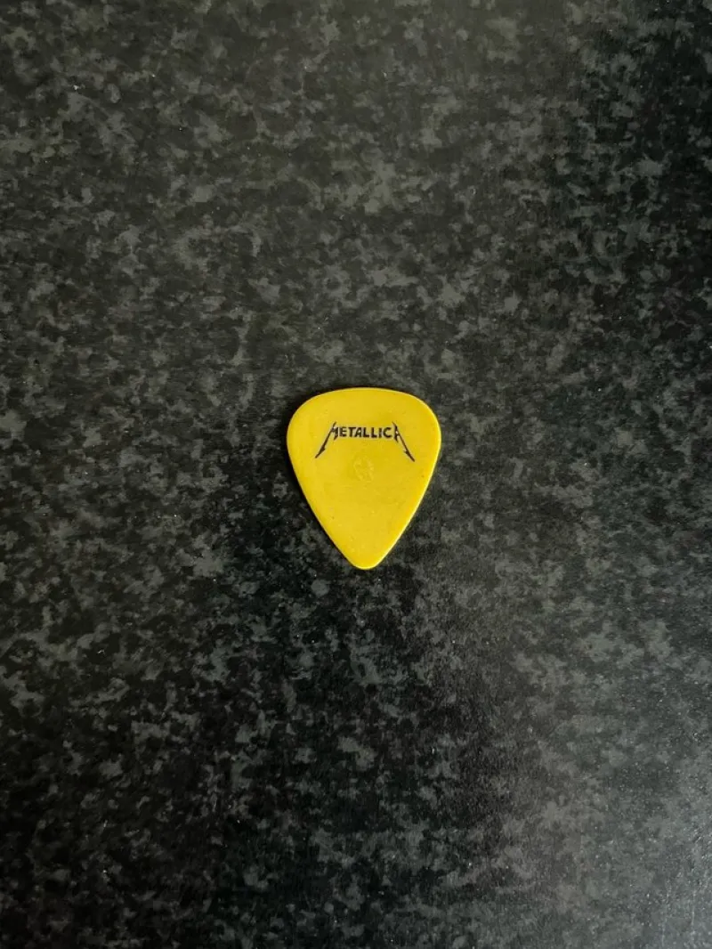 Tradera Musikmemorabilia<Metallica plektrum, turné , ultra rare , äldre modell ifrån 92-93