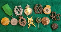 Tradera Militära Samlarsaker<Militär/ Skytte Märken 12 st