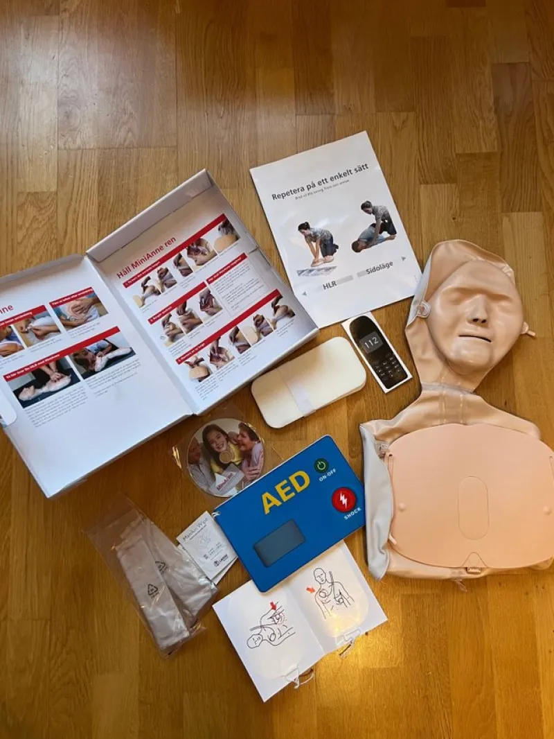 Tradera Övrigt<MiniAnne HLR-docka med AED-träning