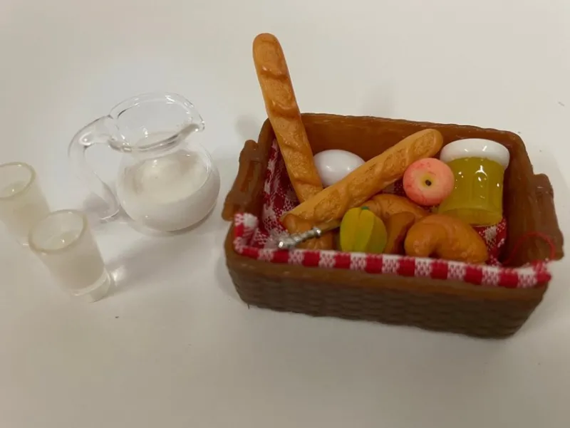 Tradera Miniatyr frukostkorg med tillbehör^ Skalamodeller