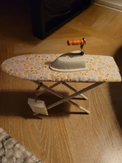 Tradera Miniatyr Strykjärn och Strykbräda> Övriga Leksaker