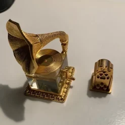 Tradera Övriga Samlarsaker<Miniatyr tratt grammofon och radio i guld