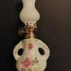 Tradera Miniatyr vintage Oljelampa med Rosmotiv> Antikviteter