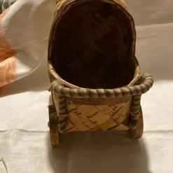 Tradera Miniatyrvagn gjord i näver> Hemslöjd