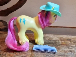 Tradera MLP - My Little Pony - G1 - Year 5 - Big Brother Pony - Tex with Hat and Comb!^ Dockor