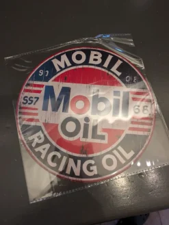Tradera Skyltar<Mobil Racing Oil Metallskylt 20x20cm