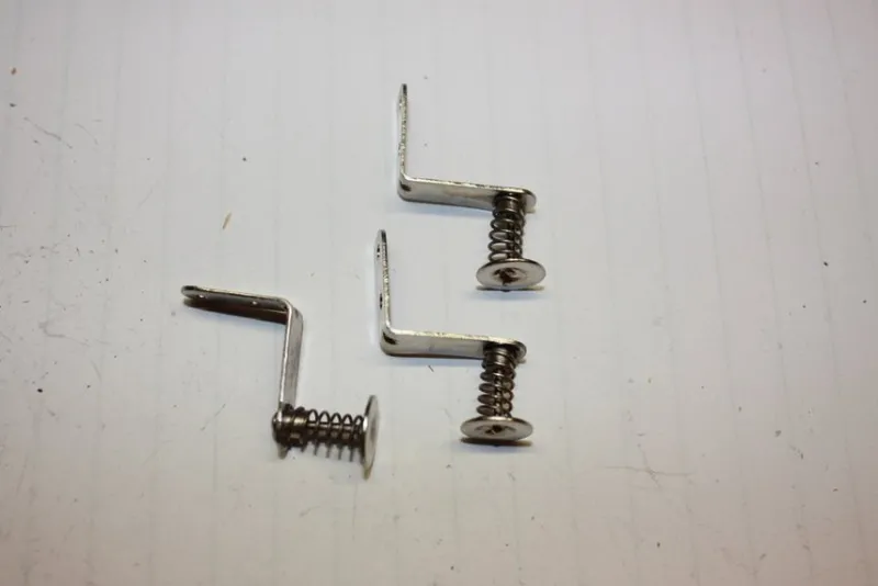 Tradera Modellbåtstillbehör Batterifjädring? (TL04)^ Skalamodeller