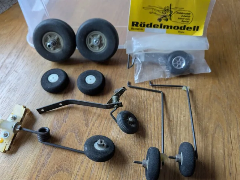 Tradera Modellflyg Sponge Hjul olika STORLEKAR^ Radiostyrt