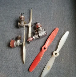 Tradera Modellflygsmotorer och propellrar^ Modellmotorer