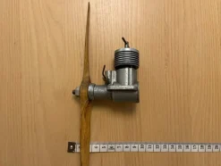 Tradera Modellmotor med propeller^ Modellmotorer