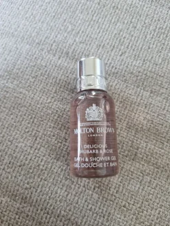 Tradera Hudvård<Molton Brown-bath & shower gel