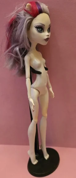 Tradera Monster high> Dockskåp & Dockor