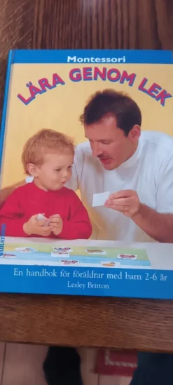 Tradera Montessoripedagogik- Lära genom lek - Lesley Britton> Kurslitteratur & Undervisning