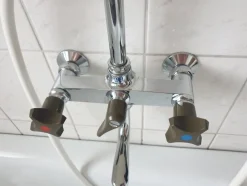 Tradera Mora badkarsblandare med uttag för duschslang> Vvs