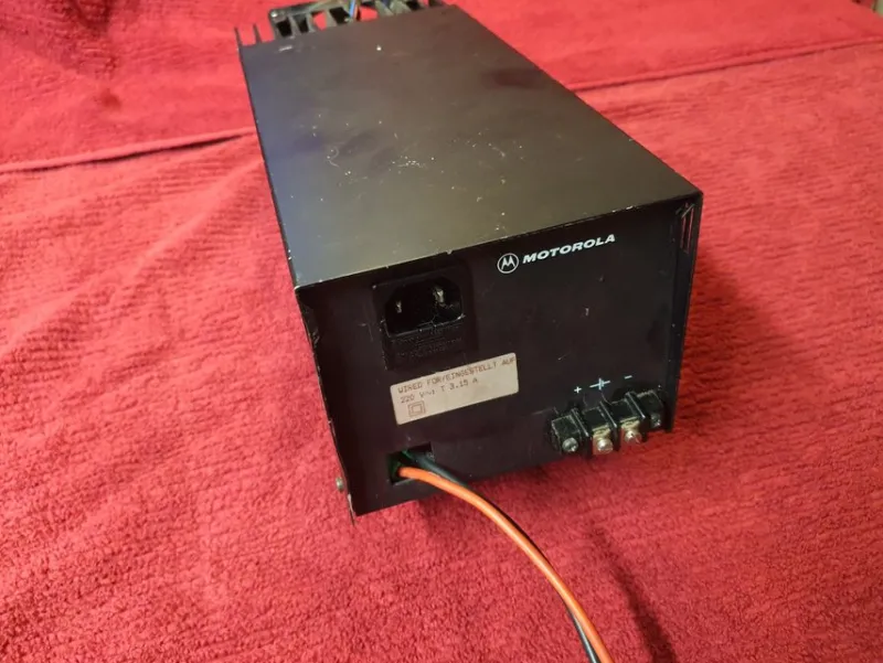 Tradera Motorola nätaggregat 10A trafo agregat.^ Amatörradio