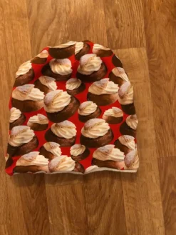 Tradera Mössa för barn med roligt mönster. Mössa> Accessoarer