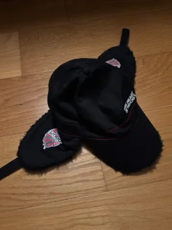 Tradera Hockey & Skridskor<Mössa med öronlappar - Modo Hockey