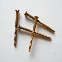 Tradera Mässingskruv spårskruv träskruv massiv mässing B> Beslag & Reservdelar