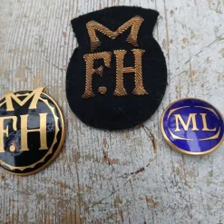 Tradera Mössmärken 3 st^ Båt- & Fartygsmemorabilia
