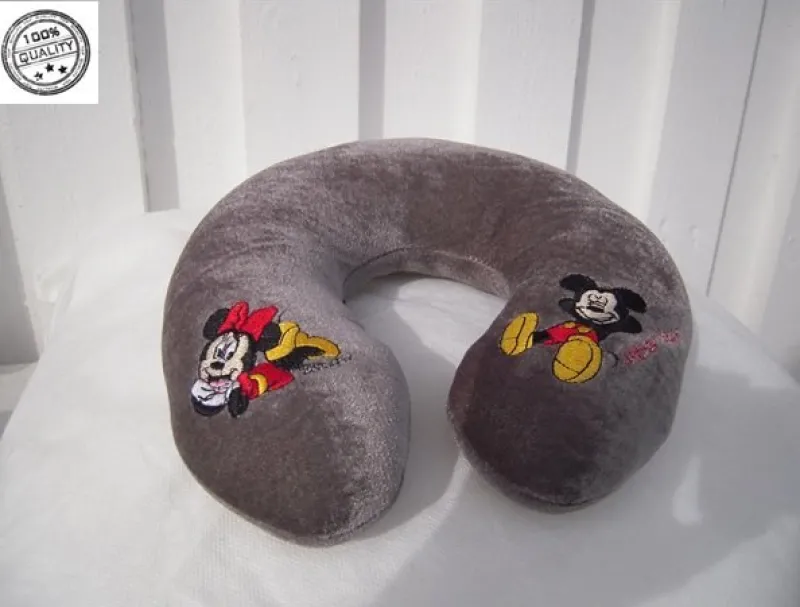 Tradera Musse Pigg Mimmi Disney reskudde nackkudde fint motiv^ Resetillbehör