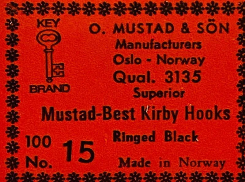 Tradera Fiske<MUSTAD nr15 Qual 3135. Otroligt fina små vridna nätta krokar 100st i asken .