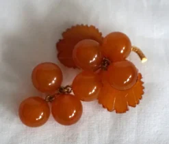 Tradera Broscher<Mycket fin ovanlig brosch i bärnsten.