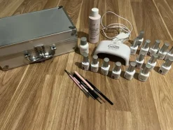 Tradera Manikyr, Hand- & Fotvård<Nagelset med UV-lampa och nagellack