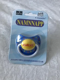 Tradera Napp med Namn , MARCUS> Amning & Graviditet