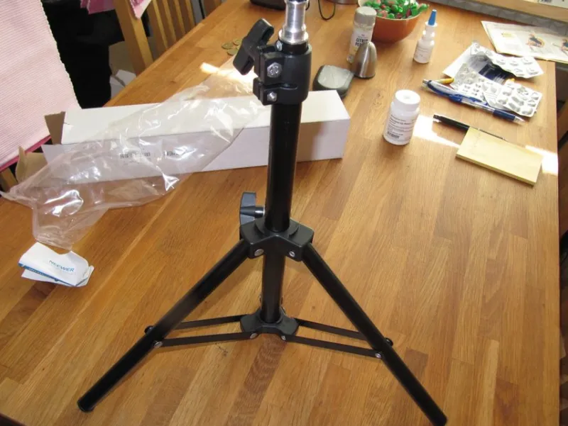 Tradera Neewer Studio stativ för blixt eller lampa litet cirka 40cm Nytt/Oanvänt^ Fotoutrustning