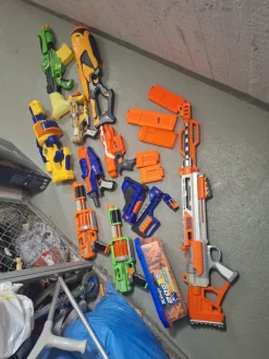 Tradera Nerf-gevär och tillbehör - stort paket!> Utomhusleksaker