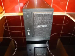 Tradera NETGEAR ReadyNAS Duo RND2000 v2. Endast Avhämtning.> Extern Lagring