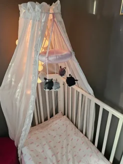 Tradera NG Baby sänghimmel + Kaxholmen stativ> Inredning Barnrum