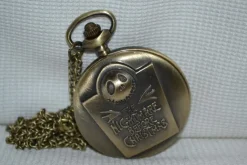 Tradera Nightmare Before Christmas Logo Fickur (Quartz) Brons Halsband Ny^ Fickur