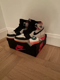 Tradera Herrskor<Nike Air Jordan 1 Retro high electro orange Storlek 42