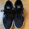 Tradera Basket<Nike basketbollskor, svarta och vita, storlek 36 (23 cm)