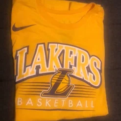 Tradera Basket<Nike gul Lakers t-shirt, storlek M