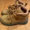 Tradera Nike kängor, brun strl 31> Barnskor & Babyskor